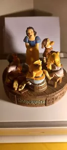 Disney Snow White And The Seven Dwarfs Markrita Pin Trinket Box With Apple Pin - Picture 1 of 6