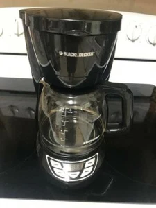 CAFETERA PROGRAMABLE BLACK AND DECKER 12 TAZAS, MODELO APAGADO AUTOMÁTICO CMO950B - Imagen 1 de 1