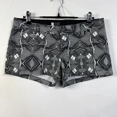 VTG Volcom Shorts Junior Sz 5 Black/White Geometric Low Rise Stretch Y2K Preppy - Image 1 of 4