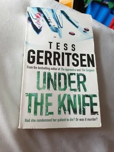 Under the Knife by Tess Gerritsen (Paperback, 2004) - Picture 1 of 1