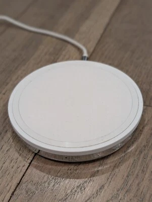 Belkin BOOST↑UP™ Bold Wireless Charging Pad 10W for Apple, Samsung, LG and Sony - Image 1 of 4