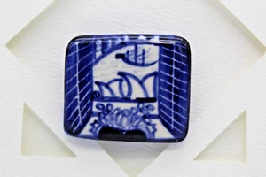 Brosche Keramik blau-weiße Fliese australischer Handwerker Fenster Boot Landschaft gekrempelt - Bild 1 von 6