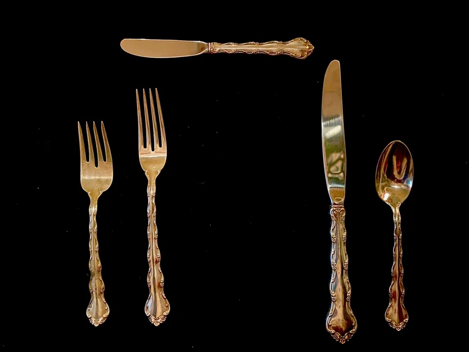 Reed & Barton Tara plata de ley 8:4 piezas ajustes usados y queridos. Sin caja Foto 1 de 4