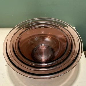 Vintage PYREX Set of 3 Purple Amethyst Glass Nesting Mixing Bowls 323 325 326 - Picture 1 of 10
