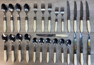 Vintage Edelstahl Porzellan Besteck Lot Messer, Gabeln, Löffel mit elfenbeinfarbenen cremefarbenen Griffen - Bild 1 von 10