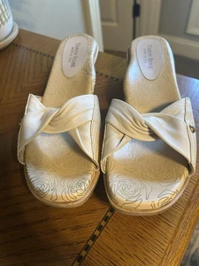 Taryn Rose Cream Slides 38 1/2 - Picture 1 of 5