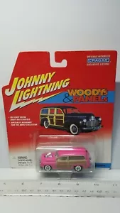 1/64 JOHNNY LIGHTNING WOODYS & PANELES 1950 VAGÓN DE MADERA MERCURIO ROSA CRAGAR - Imagen 1 de 3