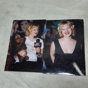 1990er 4x6 Fotos Drew Barrymore Planet Hollywood Orang-Utan Blumen Promi - Bild 1 von 7