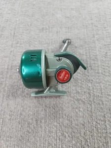 Carrete de pesca vintage Herron 150 Spin Cast verde montado en EE. UU. - Imagen 1 de 8