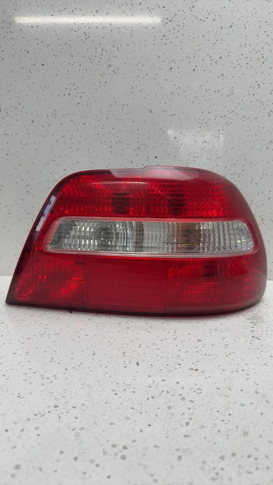 2000-2004 VOLVO 40 SERIES Right Tail Light Assembly B368-6 - Image 1 of 4