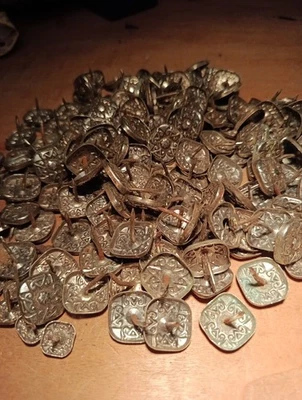 Ensemble  150 clous de tapissier anciens en métal Argenté ornement restauration - Photo 1/4