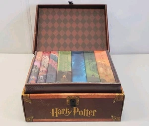 Harry Potter Boxed Set Hardcover Book 1-7 Trunk Chest Limited Edition New Books - Foto 1 di 7