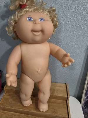 Muñeca CPK de colección todo vinilo ojos lavanda cabello rubio 1991 Hasbro Foto 1 de 4