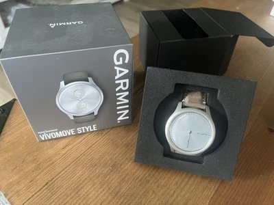 Garmin vívomove Style 42mm Hybrid-Smartwatch mit Schnellwechsel-Leder-Armband - Bild 1 von 4