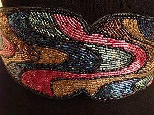 Bellissima cintura nera audace colorata vintage anni 80 con perline rara - Foto 1 di 8