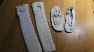 weiße Ballettstulpen und Ballettschläppchen von CosBow Dancewear - Größe 31 - Bild 1 von 9