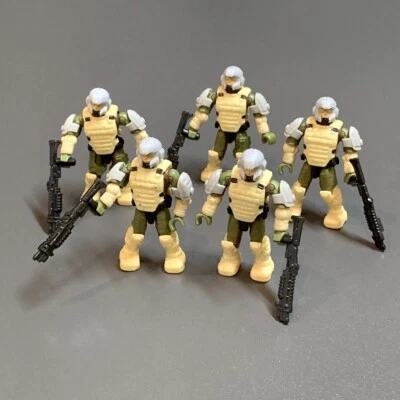 LOT 5  HALO CLASSIC MEGA BLOKS COVENANT marine ACITON FIGURE & 5 Gun toy #U1 - Image 1 of 4