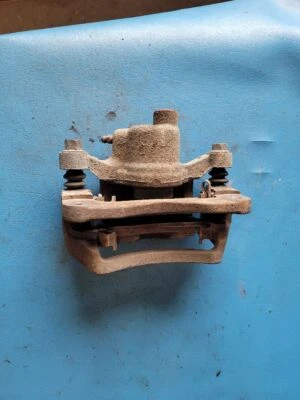 95 96 97 98 99 00 PINZA TRASERA IZQUIERDA DODGE AVENGER 111299 Foto 1 de 4