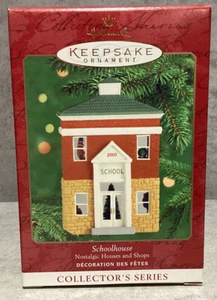 Hallmark 2000 Andenken Ornament Schulhaus - Bild 1 von 2