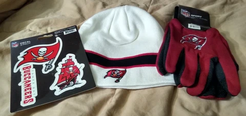 New Tampa Bay Buccaneers Knit Hat And Gloves + Decal Sheet Cover