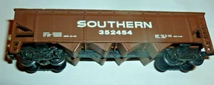 Maisto On Track Southern (SOU) Collectible Train Car Toy Diecast - Picture 1 of 7