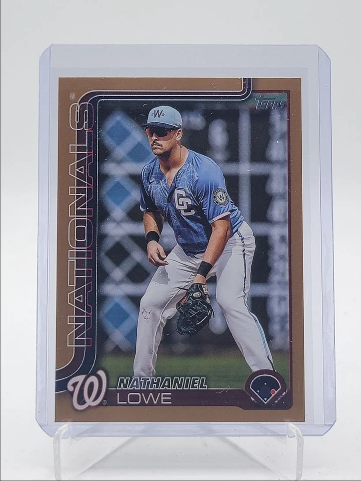 NATHANIEL LOWE 2025 TOPPS UPDATE SERIES BASEBALL GOLD NATIONALS /2025 Q3967 - Image 1 of 2