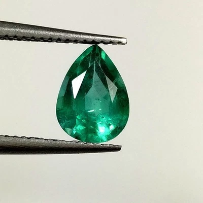 0.94ct Natural Emerald pear shape Zambian earth mined untreated gemstone - Image 1 of 4