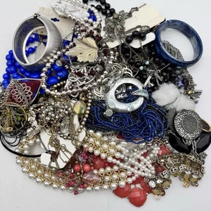 4 Lb Mixed Jewelry Modern Vintage crafter lot mismatched broken Some Wearable - Picture 1 of 9