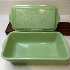 VINTAGE FIRE KING Jadeite Green Loaf Pan / Fridge Dish WITH LID~Flaws~ - Picture 1 of 24