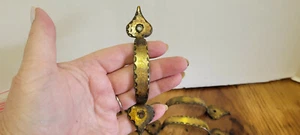 "Lote de 6 tirones y tornillos vintage con acabado de latón para puerta cajón gabinete de 3 1/4" centros - Imagen 1 de 4