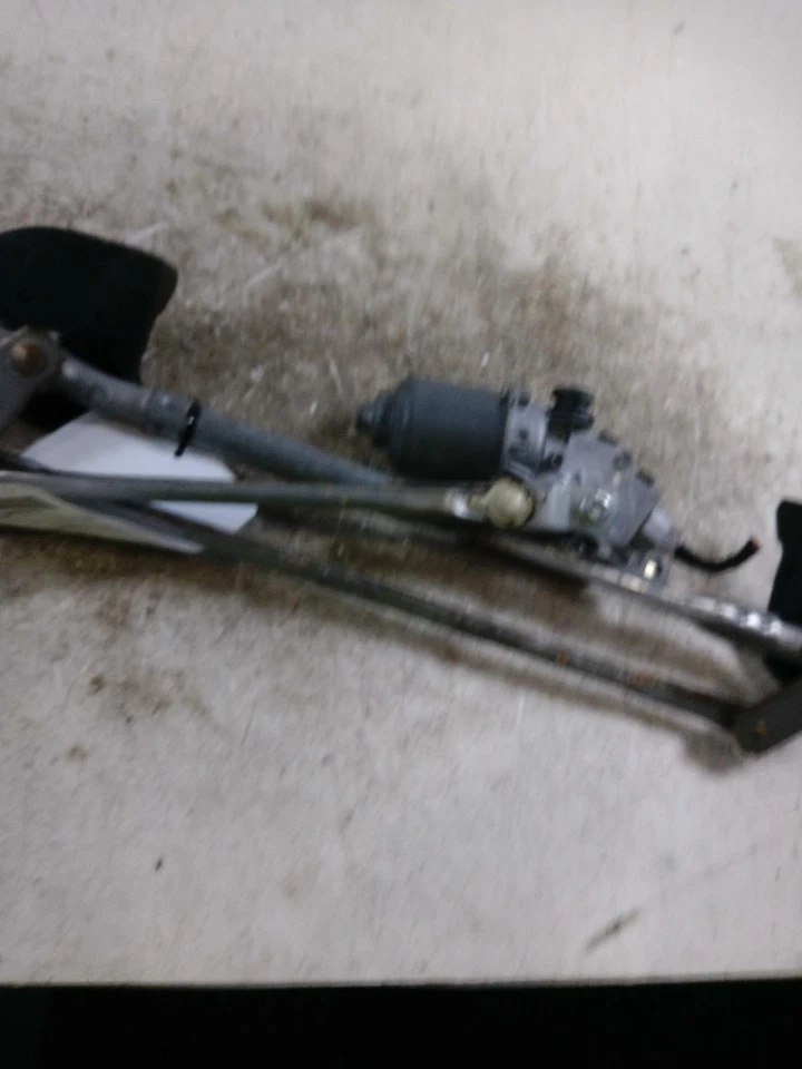 2015 Mitsubishi Outlander Wiper Motor OEM 8250B085 Grey 136K Miles - Image 1 of 4