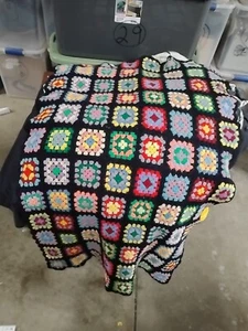 "Manta cuadrada afgana de colección Granny negra y colores vivos ganchillo 30" x 48""" - Imagen 1 de 4
