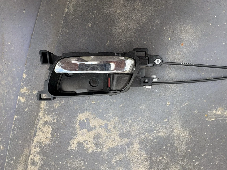 Abridor de manija interior puerta trasera izquierda Honda Accord 2013-2017 LH OEM Foto 1 de 1