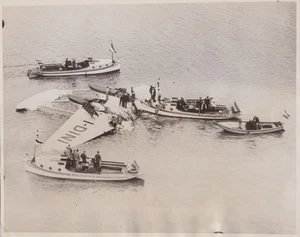 1933 Press Photo Italian Air Armada Seaplane crash lands at Amsterdam - Picture 1 of 2