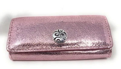 Estuche de cosméticos Brighton para mujer espejo rosa metálico 5,5”x2,25 cierre a presión Foto 1 de 4
