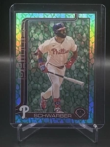 2025 Topps Serie 1 Baseball Kyle Schwarber #141 Holiday Parallel Phillies - Foto 1 di 2