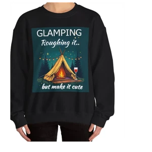 Glamping Roughing It But Make It süßes Sweatshirt Rundhalsausschnitt Spaß Camping T-Shirt Unisex - Bild 1 von 20