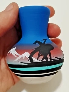 Vintage Navajo signierte Wüstensilhouette handbemalte Keramik Vase 4" - Bild 1 von 5