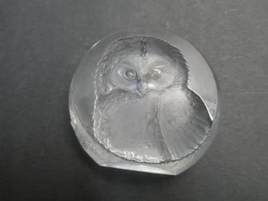 VINTAGE MATS JONASSON SWEDEN OWL CRYSTAL ART GLASS PAPERWEIGHT - Picture 1 of 7