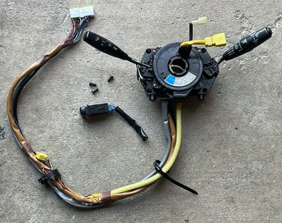 99/04 Tracker Grand Vitara Turn Signal Wiper Cruise Switch Assembly Clock Spring - Image 1 of 4