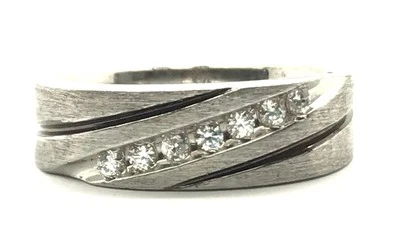 Conjunto de canal diagonal de plata esterlina para hombre circonita cúbica rayas de metal cepillado anillo de banda Foto 1 de 3