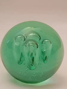 VINTAGE CZECH CZECHOSLOVAKIA BOHEMIA GREEN BUBBLE ART GLASS PAPERWEIGHT (A9) - Picture 1 of 6