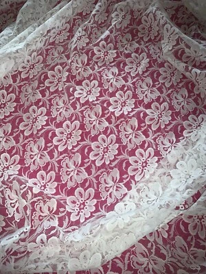 Dentelle blanche vintage largeur 140 cm x hauteur 250 cm - Photo 1/3