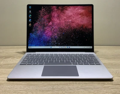 Microsoft Laptop 1943 Surface Go WIN 11 Core i5 10th Gen 8GB 256GB/Screen Crack - Image 1 of 4