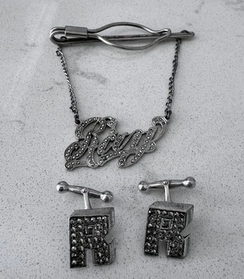 GEMELOS Y BARRA DE CORBATA VINTAGE DE PLATA ESTERLINA Y MARCASITA CON NOMBRE DE HOMBRE "RAY" con RAY Foto 1 de 4