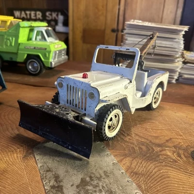 Gancho de remolque quitanieves vintage Tonka blanco Jeep AA Wrecker Foto 1 de 4