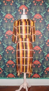 Vestido Nary Manivong Amarillo Naranja Seda Cuadros Vaina Lápiz Volantes - Imagen 1 de 6
