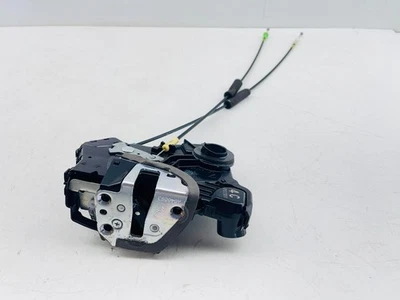 Actuador de bloqueo de puerta delantera derecha Lexus CT200h 2011-2014 con cables OEM A046693 Foto 1 de 4