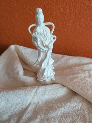 Vintage, japonés, porcelana blanca, estatuas, 7,5 pulgadas de alto Foto 1 de 4