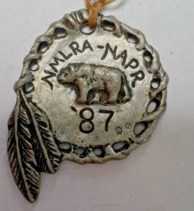 Pendentif métal vintage 1987 Western Nat'l Rendezvous NMLRA-NAPR Frontiersman ! - Photo 1/2